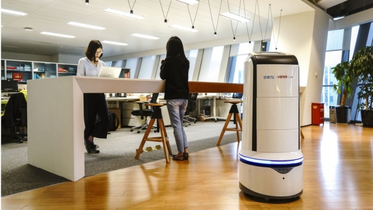 Фото - Роботы-курьеры начнут развозить обеды по офисным центрам»